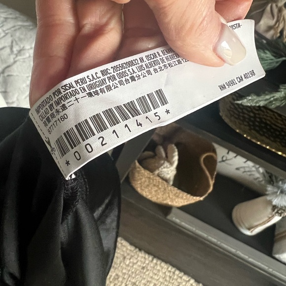 Holiday Outfit! Forever 21 size Small velvet skirt and shimmery top - Picture 7 of 8